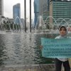 Menampilkan Yel-yel Perdamaian