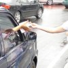 Membagikan Brosur Deklarasi